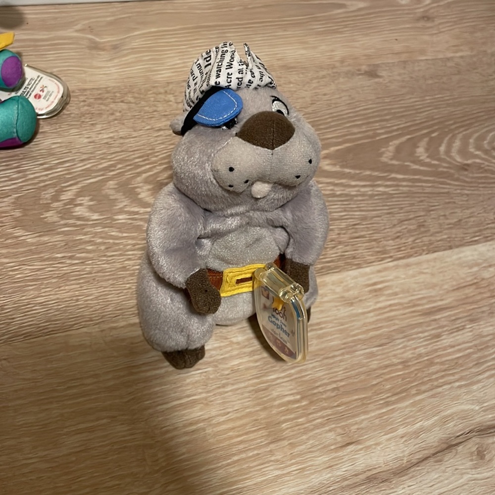 Winnie the Pooh stuffed animal collection - Picture 7 of 7